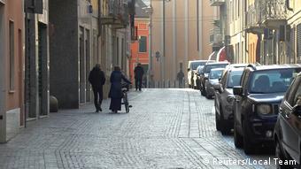 Άδειοι δρόμοι σε πολλές πόλεις και χωριά της βόρειας Ιταλίας