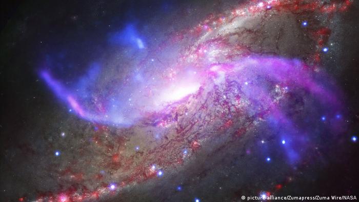 Galaktische Pyrotechnik 23 Millionen Lichtjahre entfernt (picture-alliance/Zumapress/Zuma Wire/NASA)