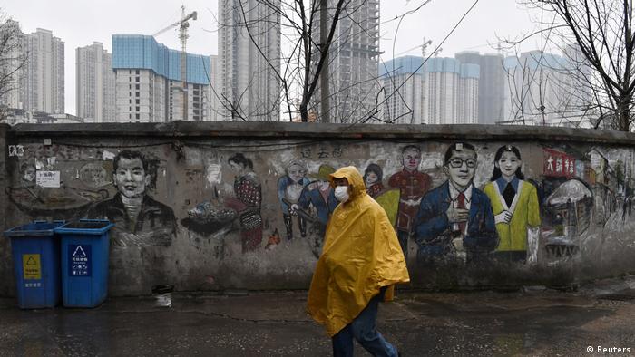 China Wuhan | Coronavirus | Mann mit Schutzmaske (Reuters)