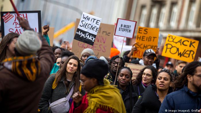 A protest in Hamburg against racist language (Imago Images/J. Große)