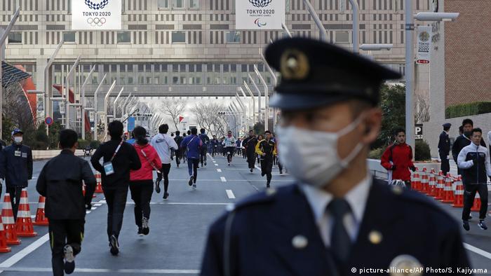 Police officer wears a facemask at the Tokyo Marathon 