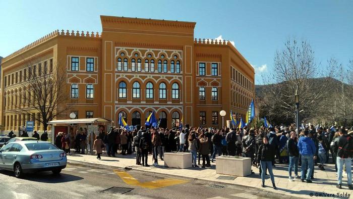 Bosnien-Herzegowina feiert Tag der Unabhängigkeit gespalten (DW/Vera Soldo)