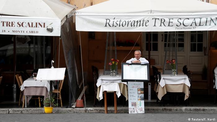 Рим, 5 марта 2020 года. Пустующий ресторан на популярной среди туристов площади Пьяцца Навона 