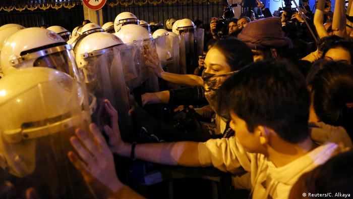 Türkei Polizeieinsatz Frauentag Protestzug in Istanbul