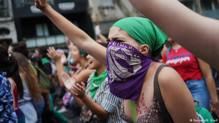 En el Día Internacional de la Mujer, millones protestaron contra la violencia machista en América Latina.