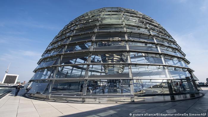 Germany Reichstag glass dome in Berlin (picture-alliance/Bildagentur-online/De Simone-AGF)