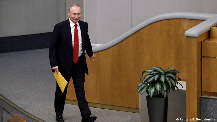 Putin in Duma (Reuters/E. Novozhenina)