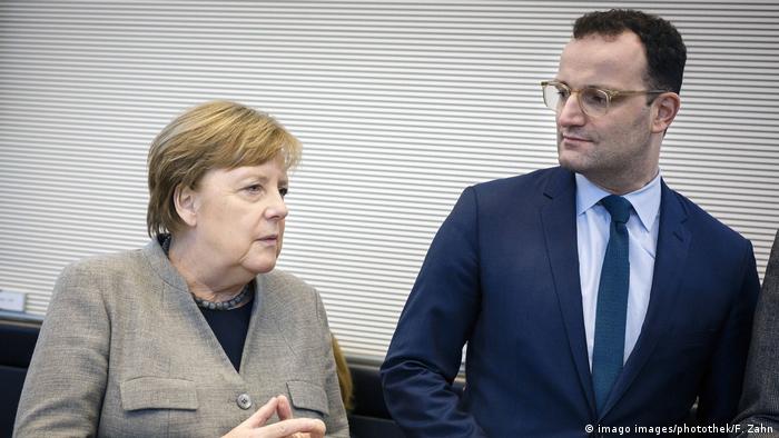Bundeskanzlerin Angela Merkel, CDU mit Bundesgesundheitsminister Jens Spahn, CDU (imago images/photothek/F. Zahn)