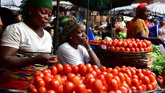 Two tomato sellers at a market (Getty Images/AFP/I. Sanogo)