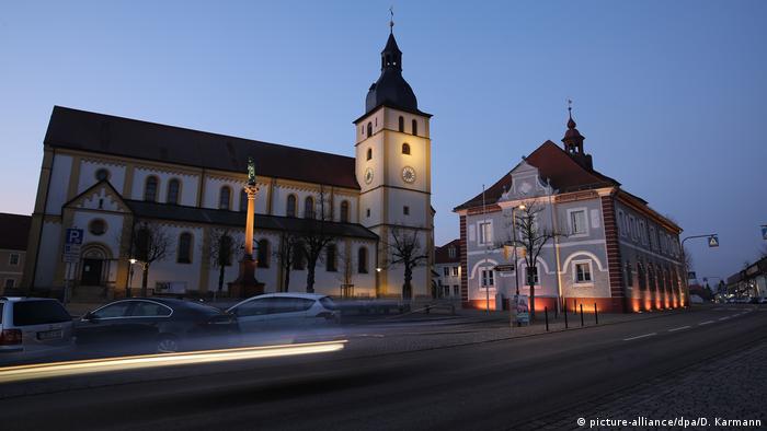 Bavyera eyaletinin Mitterteich kenti Almanya'da sokağa çıkma yasağı getirilen ilk yer oldu
