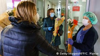 Λουλουδάτες ευχαριστίες σε νοσοκόμα στο Μπούργος