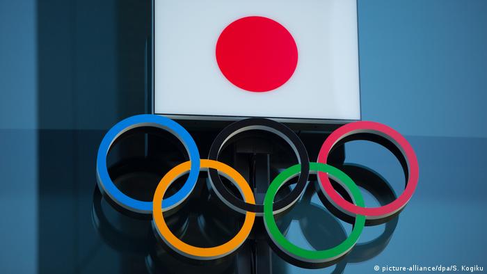 Символ Олимпийских игр и флаг Японии
