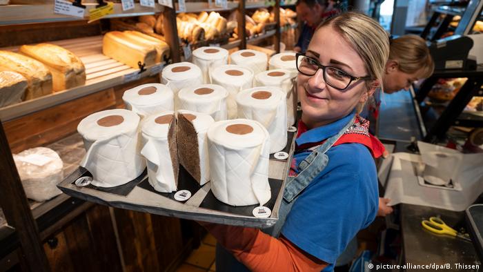 Во время частичного локдауна булочные-кондитерские в Германии торгуют только на вынос. Кафе при них закрыты 
