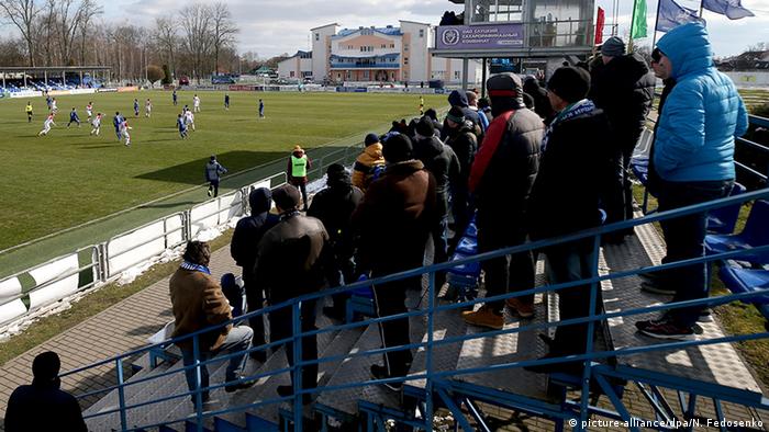 Fans attend a Belarussian cup match on March 22 (picture-alliance/dpa/N. Fedosenko)