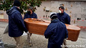 Spanien Madrid Coronavirus Beerdigung (Reuters/J. Medina)