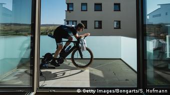 Deutschland Triathlet Florian Angert trainiert zu Hause (Getty Images/Bongarts/S. Hofmann)