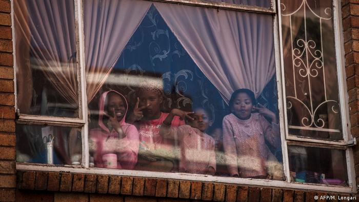 Children looking out of a window (AFP/M. Longari)