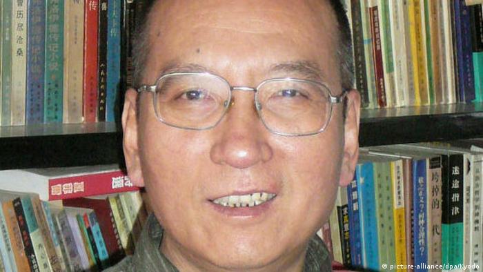 BG Lob und Fluch der Einsamkeit: Künstler in der Isolation | Liu Xiaobo (picture-alliance/dpa/Kyodo)