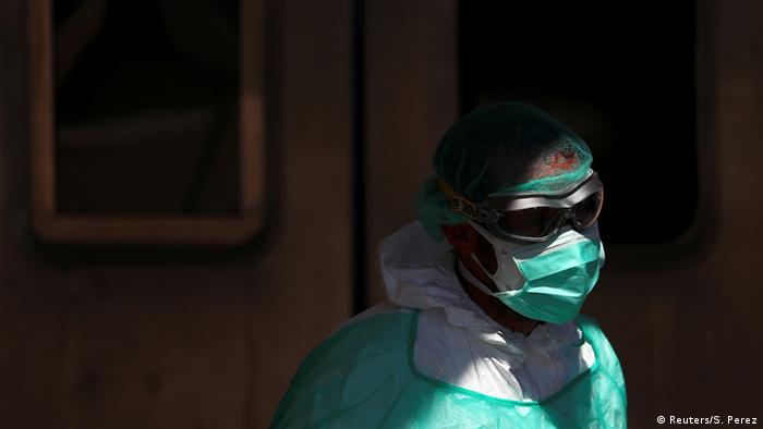 Spanien Madrid | Coronavirus | Medizinisches Personal, SchutzausrÃ¼stung (Reuters/S. Perez)