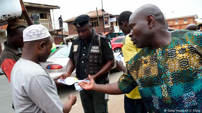 Nigeria coronavirus police check (Getty Images/P.U. Ekpei)