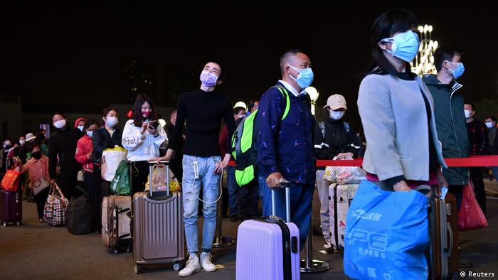 Oamenii din Wuhan îşi pot relua călătoriile cu trenul (Reuters)