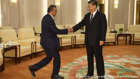 China Tedros Adhanom und Xi Jinping (picture-alliance/AP Photo/Naohiko Hatta)