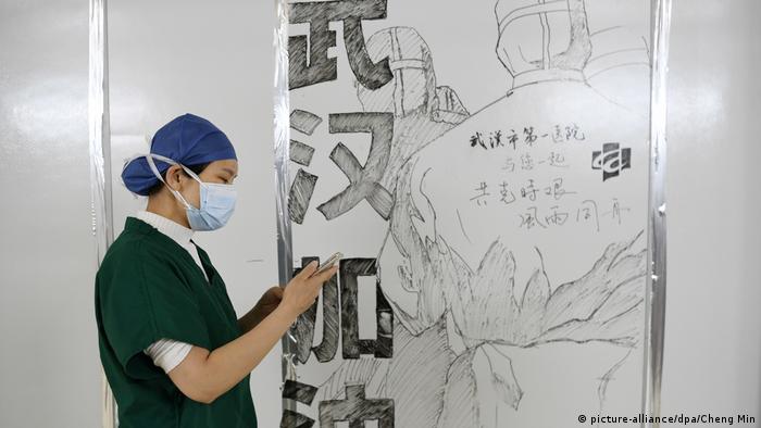 Coronavirus | China | Ärztin in Wuhan (picture-alliance/dpa/Cheng Min)