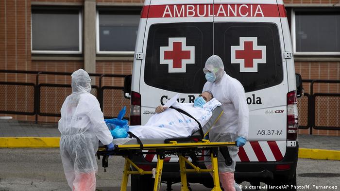 Spanien Corona-Pandemie | Fast 98.000 Corona-Todesfälle in Europa (picture-alliance/AP Photo/M. Fernandez)
