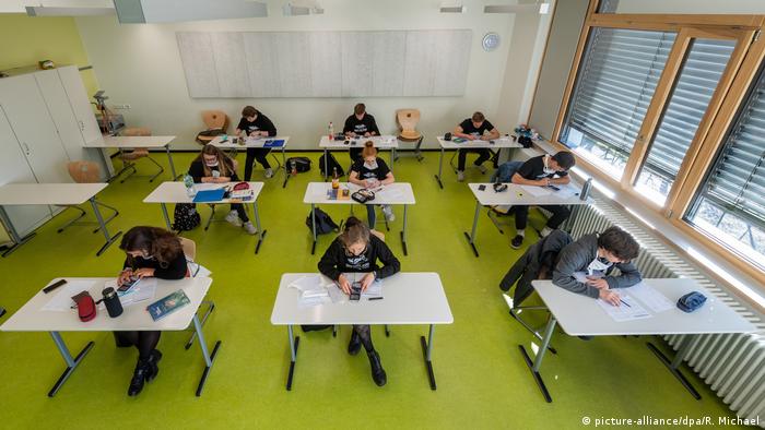 Γερμανία: Ανοίγουν τα σχολεία, αλλά πολλοί μαθητές φοβούνται ...