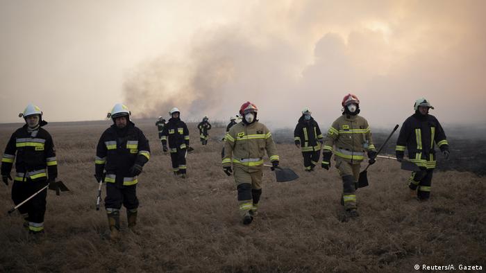 Firefighters try to extinguish a fire burning at the Biebrzanski National Park near Bialystok, Poland April 22, 2020. (Reuters/A. Gazeta)