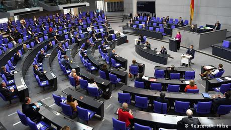 Deutschland Berlin Bundestag | Coronavirus | Angela Merkel, Bundeskanzlerin (Reuters/A. Hilse)