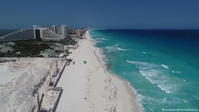 Las playas de Cancún son uno de los destinos turísticos más importantes de México, uno de los países de la región cuya economía depende de este sector.