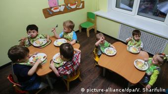 Дети в одном из социальных центров Москвы 