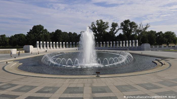 National World War II Memorial in Washington, DC, USA (picture-alliance/imageBROKER/M. Weber)