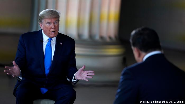 Screenshot from a Fox News interview with Donald Trump at the Lincoln Memorial — May 3, 2020. (picture-alliance/dpa/AP/E. Vucci)