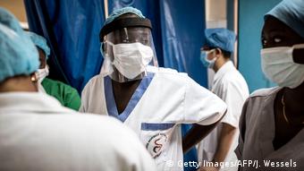 Des aides soignants à l'hôpital de Pikine au Sénégal