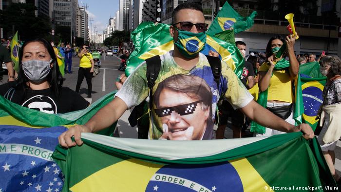 Apoiadores de Bolsonaro em ato pró-governo na Av. Paulista, em 3 de maio de 2020