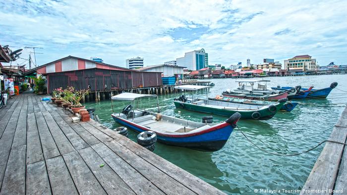 The small boats on the Malaysian island Penang are waiting for visitors (Malaysia Tourism Promotion Board )