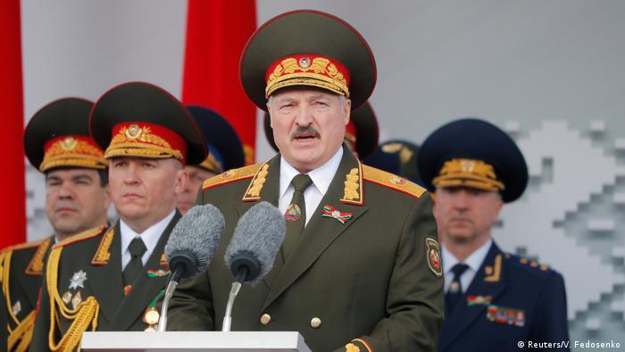 Weißrussland | Belarus | Minsk | Cornavirus | Militärparade | Lukaschenko (Reuters/V. Fedosenko)