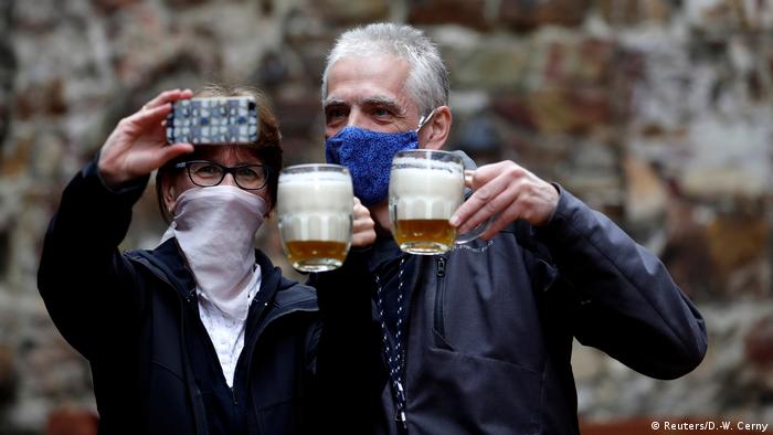 Tschechische Republik Prag Pup Bier Selfie (Reuters/D.-W. Cerny)