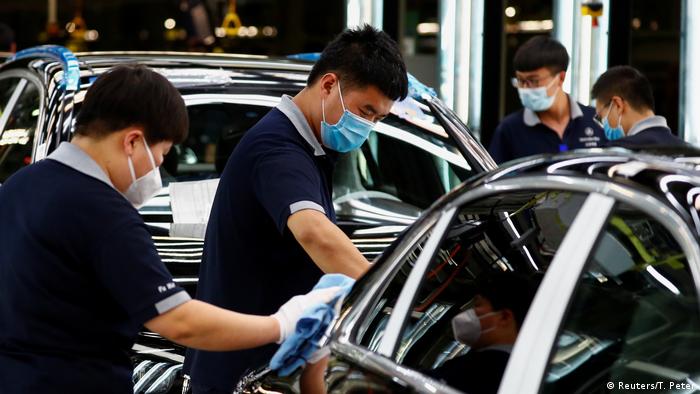 China Daimler-BAIC Werk in Peking (Reuters/T. Peter)