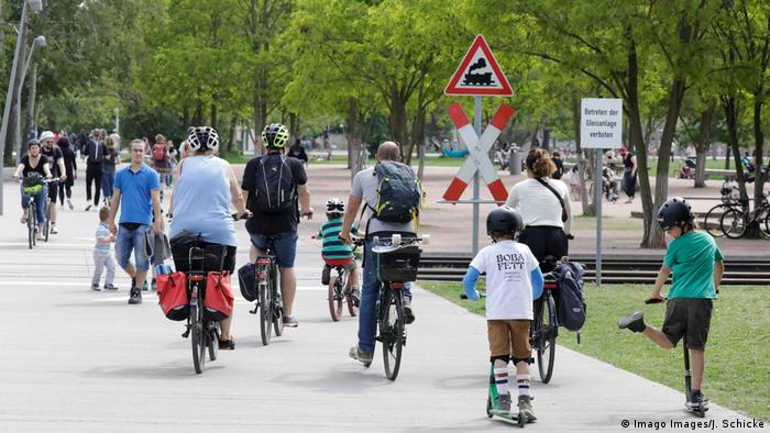 Deutschland Corona-Pandemie Fahrrad | Berlin (Imago Images/J. Schicke)