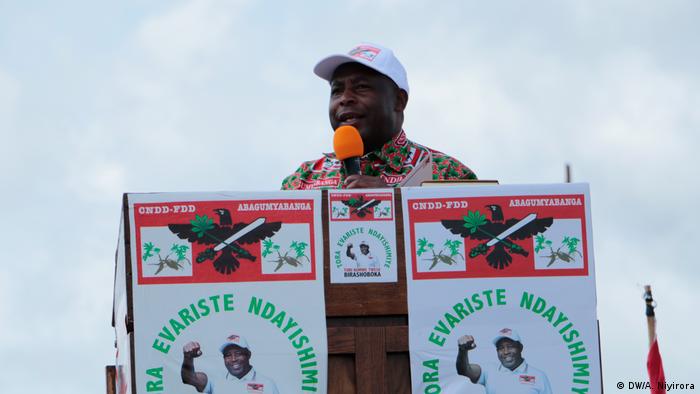 Major General Evariste Ndayishimiye at a rally (DW/A. Niyirora)