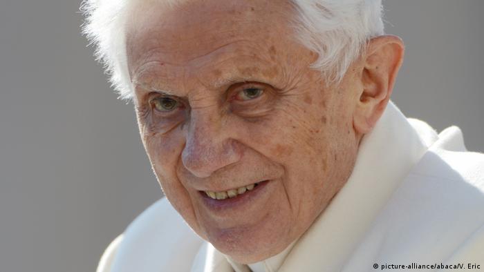 Archivbild | Italien Rom | Papst Benedikt hält letzte Audienz vor Ruhestand (picture-alliance/abaca/V. Eric)