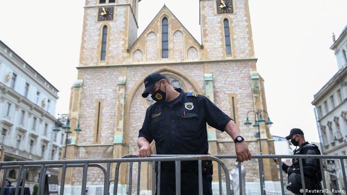 Jučerašnju misu je osiguravala policija. Okupljanje, niti kretanje oko sarajevske katedrale nije bilo dozvoljeno.