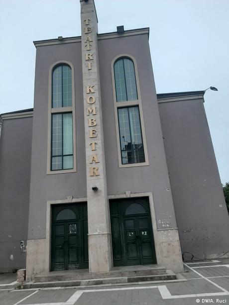 Albanien Nationaltheater in Tirana gilt nach 70 Jahren als europäisches Kulturerbe (DW/A. Ruci)
