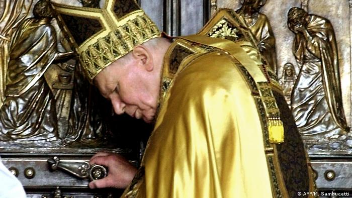 Vatikan Papst Johannes Paul II. (AFP/M. Sambucetti)