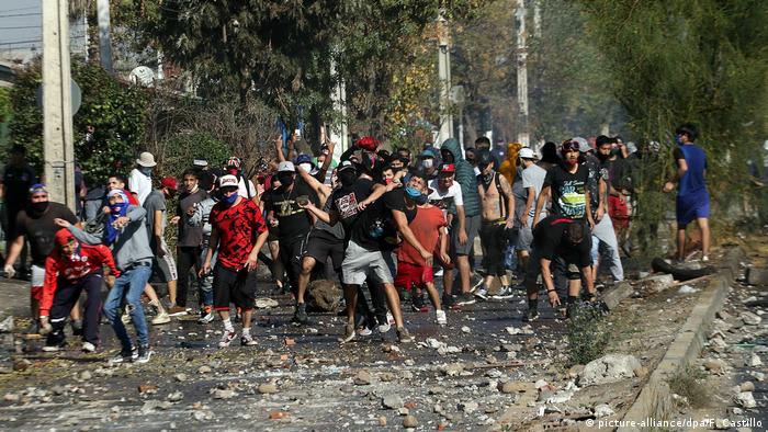 Vuelven las protestas violentas en Santiago de Chile a pesar del ...