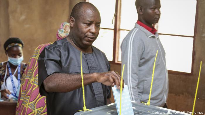 Burundi Coronavirus - Präsidentschaftswahl | Evariste Ndayishimiye (picture-alliance/AP/B. Mugiraneza)