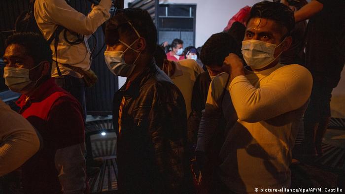 Guatemala Guatemala-Stadt | Coronavirus: Aus den USA abgeschobene Guatemalteken (picture-alliance/dpa/AP/M. Castillo)